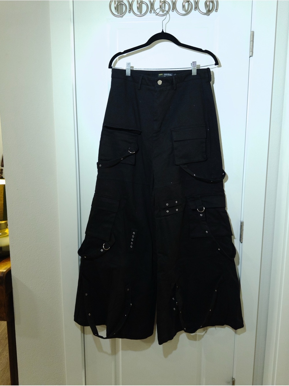 Finesse Black Wide-Leg Cargo Pants with Hardware